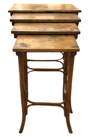 Zestaw czterech stolików - stolik w stolik THONET
