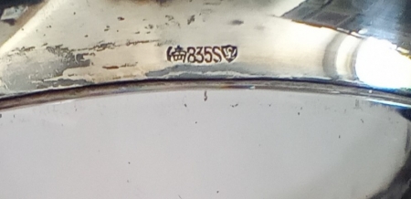 Szklany wazon ze srebrnym okuciem