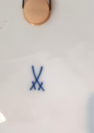 Porcelanowy talerz do zawieszenia Kwiaty sygn. Miśnia