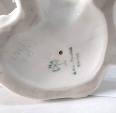 Figurka porcelanowa Papuga kakadu, Niemcy / Karl ENS I poł. XX w.