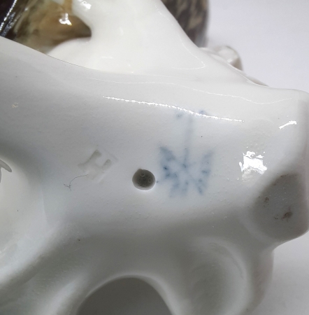 Figurka porcelanowa Puszczyk sygn. Karl ENS, Niemcy II poł. XX w.