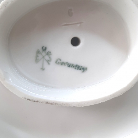 Figurka porcelanowa Dama z papugą; Niemcy / Karl ENS I poł. XX w.