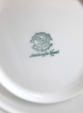Dwuczęściowy porcelanowy wazon z czterema puttami, proj. Karl Tutter, Niemcy / Hutschenreuther lata 20./30. XX w.