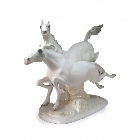 Figurka porcelanowa Konie w galopie, proj. Max D. H. Fritz, Niemcy / Hutschenreuther lata 50./60. XX w.