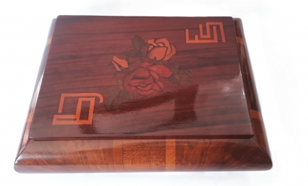 Szkatułka z motywem kwiatu róży w typie Art Deco