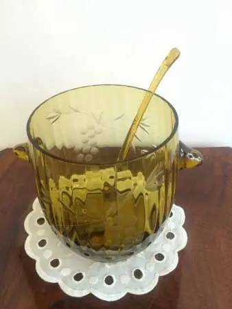 Naczynie szkalne z chochelką