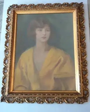 Portret kobiety w żółtej sukni